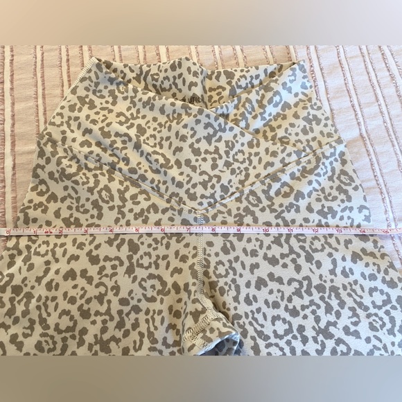 Crossover cheeta print leggings - Picture 4 of 10